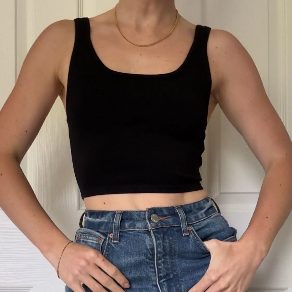 Scoop/square neck crop top by babaton